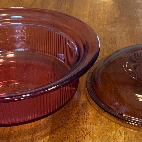 Vintage Vision Corning Ware 1 Quart V-31-B Cranberry Round Vegetable Dish W/Lid - Picture 3 of 3